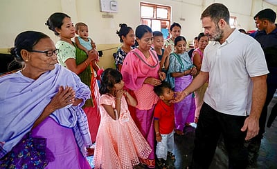 ராகுல் காந்தியை வழிநெடுக நின்று வரவேற்ற மணிப்பூர் பெண்கள்!